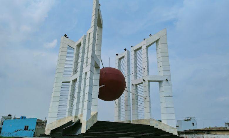 gollamari memorial monument এর ছবি