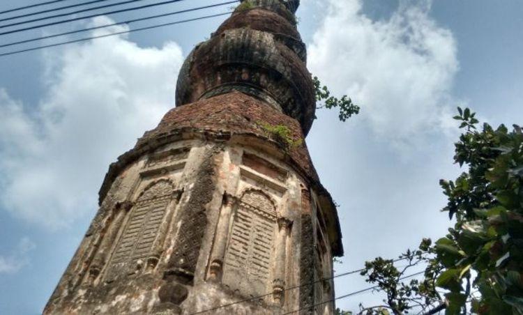 matta moth এর ছবি