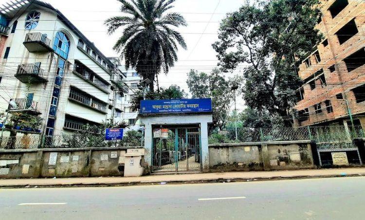 akua madrasa quarter municipal cemetery এর ছবি