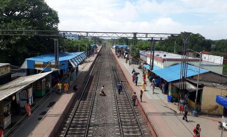 halishahar railway station এর ছবি